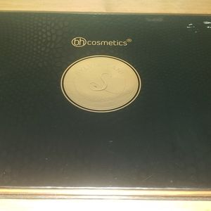 Bh cosmetics eyeshadow palette